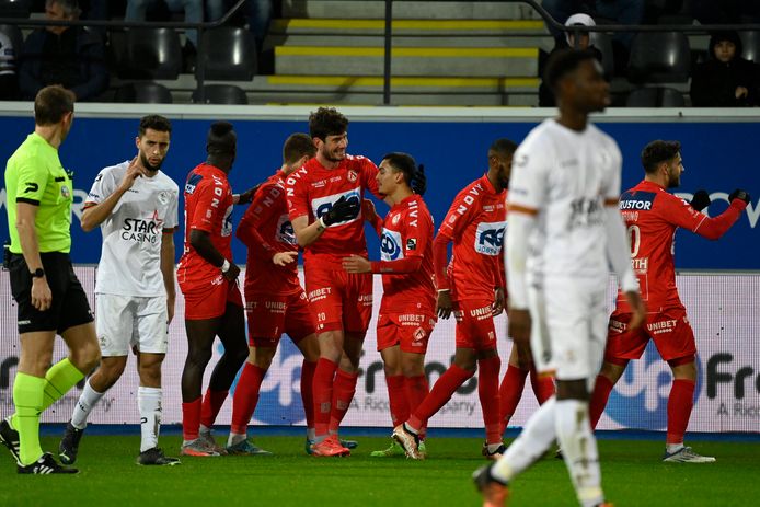 RSC Anderlecht doet gouden zaak op OH Leuven en komt top 8 binnen