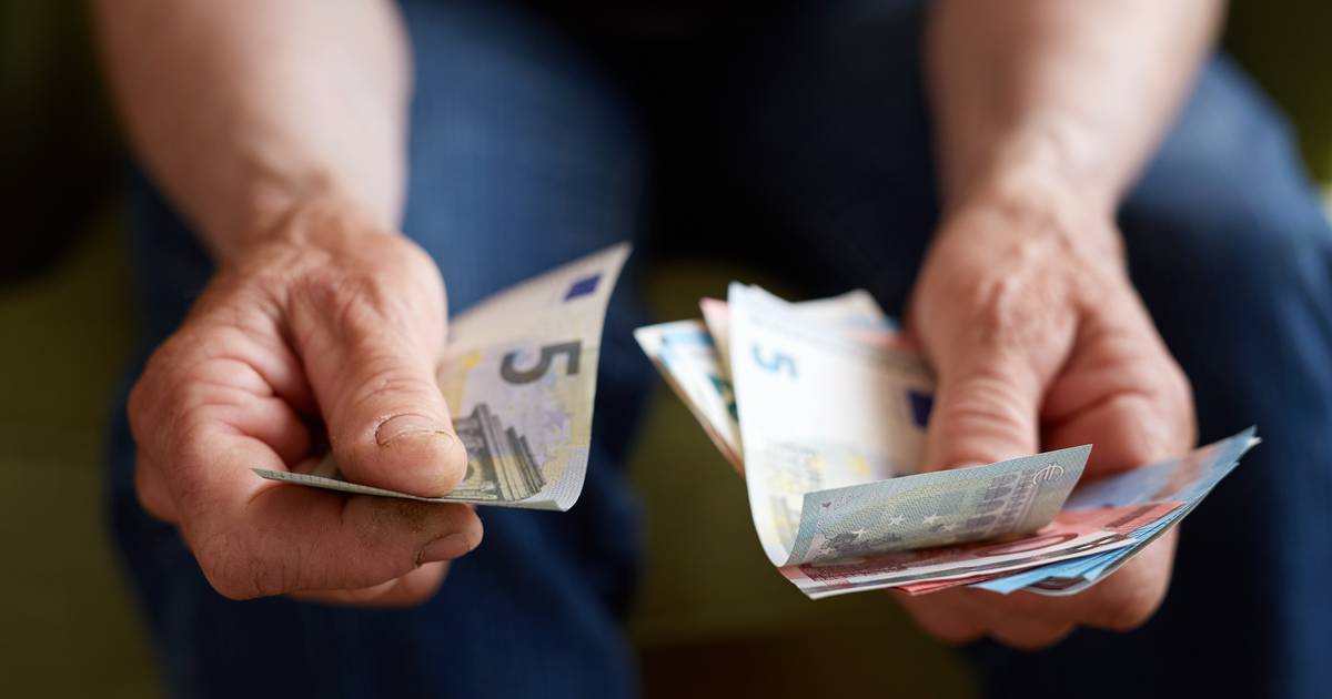 Het spaargeld van zijn tante ging op aan kaarten voor FC Twente en scooter, daarna viel Roy (39) doo