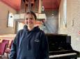 Met drie lagen kleding houdt pianist Julia uit Spanje het wel uit in Schoonrewoerd: ‘Hier vind ik rust’
