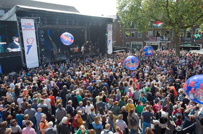 Het Bevrijdingsfestival Gelderland op de Markt in Wageningen.