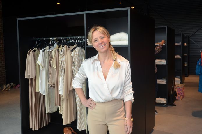 Sofie De Decker in haar kledingwinkel Via Sophia in Appelterre (Ninove).