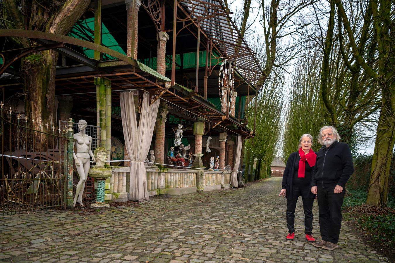 Marcel en Angèle van Riel zien het 9 meter hoge 'tuinsieraad' als essentieel onderdeel van hun levenswerk.