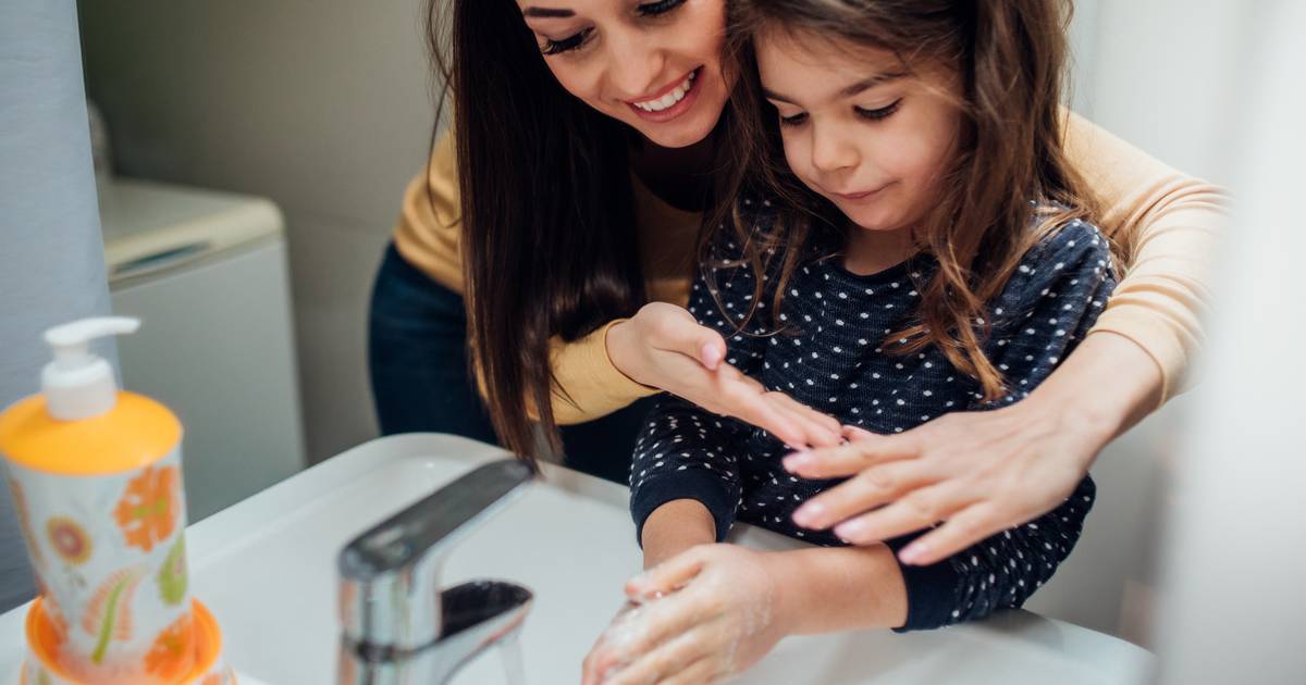 Hou Kinderen Weg Van Handgels Zij Zijn Extra Gevoelig Voor Alcoholvergiftiging Fit Gezond Hln Be