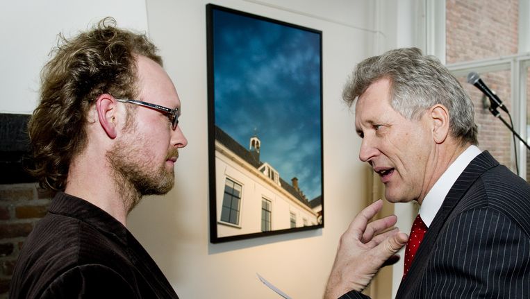 Dirk Scheringa eerder in gesprek met kunstenaar Dennis Teunissen. Beeld ANP