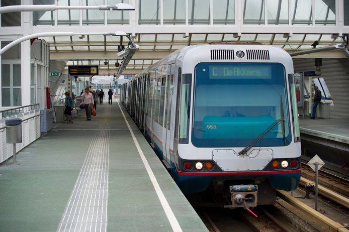 De metro zou vanaf station Spijkenisse-Akkers tot naar de Groene Kruisweg buiten de stad moeten lopen.