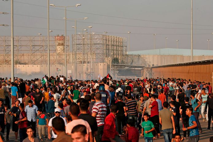 Palestijnen protesteerden gisteren aan de grensovergang Erez