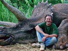 Spielberg et le "dino mort": "Comment peut-on être fier de poser comme ça?"