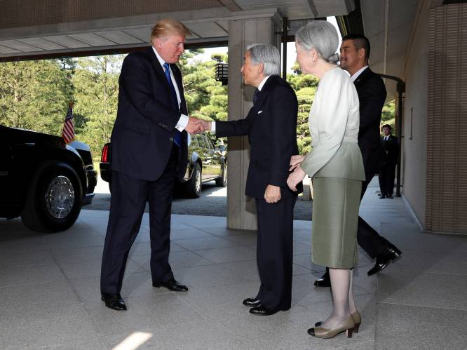 Trump knielt niet voor Japanse keizer