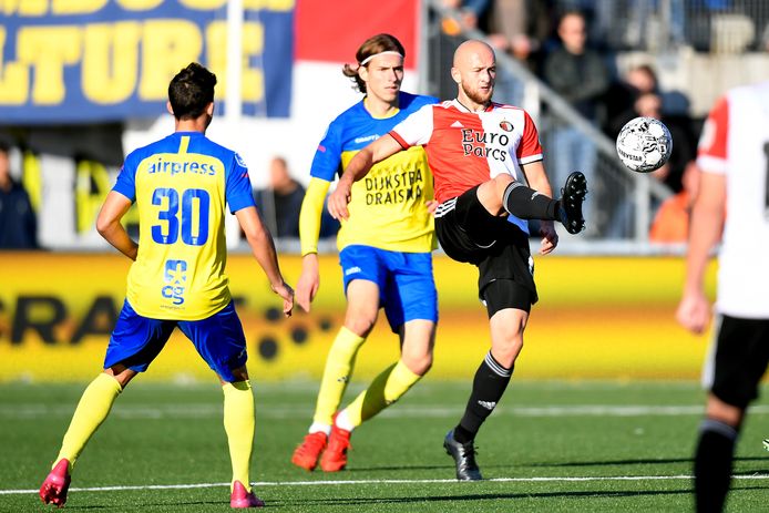 Gernot Trauner (r) in actie namens Feyenoord tegen Cambuur.
