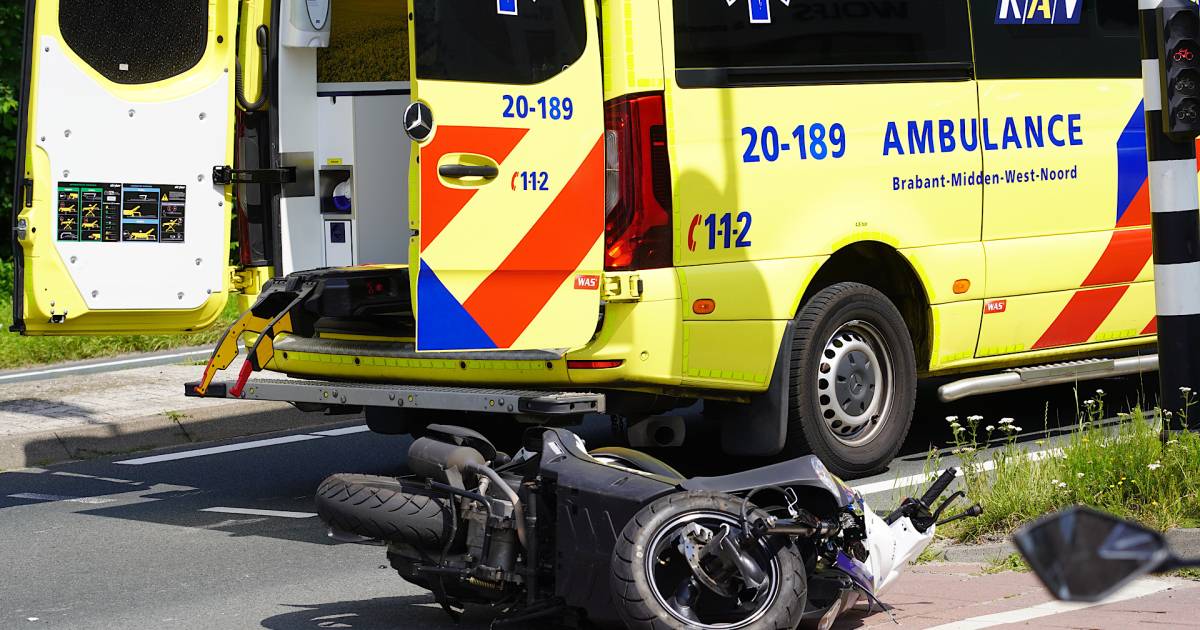 Scooterles gaat mis in Dongen: jonge bestuurster gewond bij botsing tegen vrachtwagen.