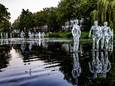 Vandaag nog wel te zien in Deventer: de kunstzinnige, transparante figuren op het water van de Buitengracht.