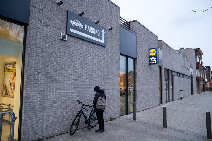 In Merksem opent een nieuwe buurtparking op het dak van Lidl.