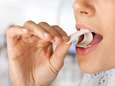 Kan doorgeslikte kauwgom in je lichaam blijven plakken?