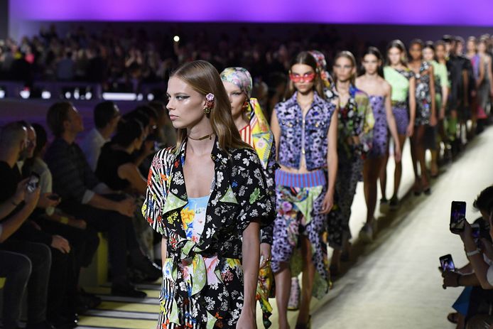 Modemerk Versace presenteerde de nieuwe lente- en zomercollectie voor 2019 tijdens de Milan Fashion Week.