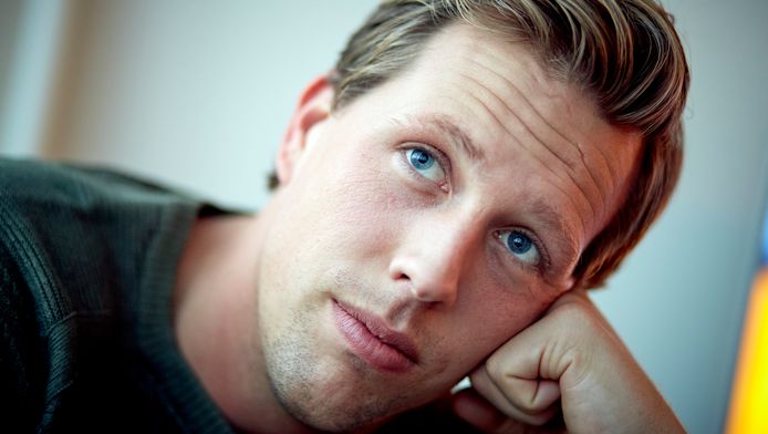 Freek Vonk Neemt Souvernir Mee Maden In Zijn Been Show Ad Nl