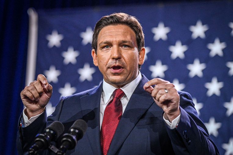 Ron DeSantis tijdens de uitslagenavond in Tampa, Florida.  Beeld AFP