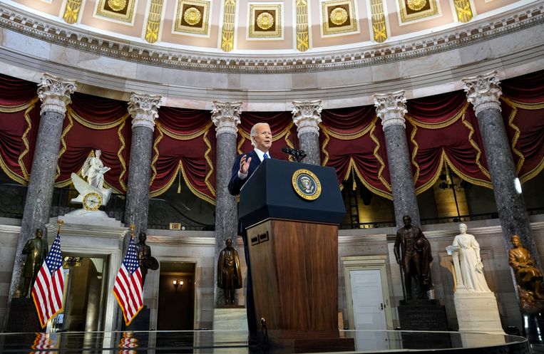 De Amerikaanse president Joe Biden houdt een toespraak vanuit het Capitool in Washington, D.C. Beeld AP