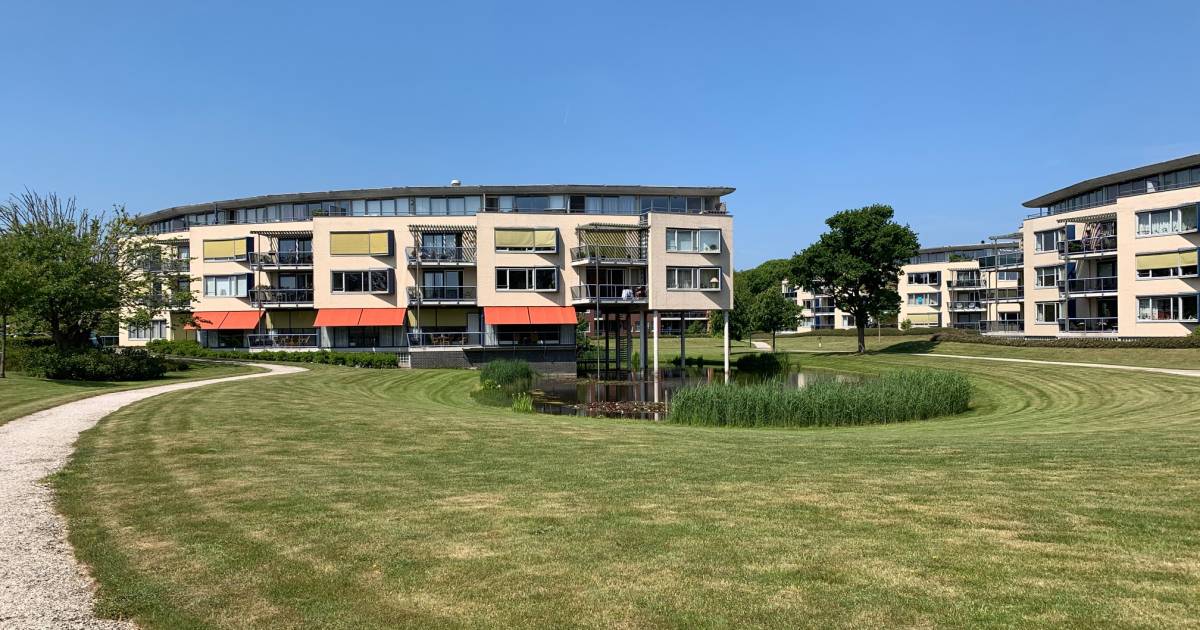 De bewoners zijn gespannen, nu hun van moord vrijgesproken buurman vrijdag terugkomt.