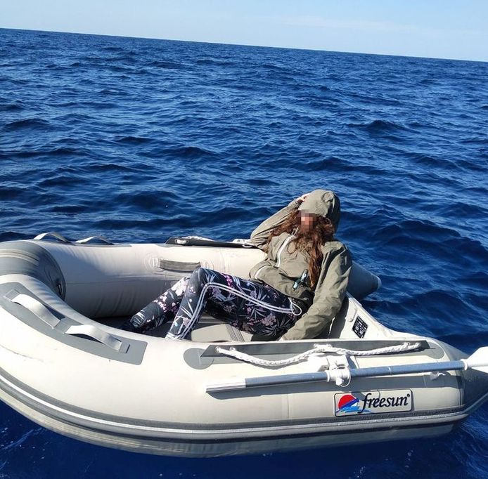 dobbert drie dagen rond op zee nadat rubberbootje afdrijft: 'Had alleen snoep | Buitenland | AD.nl
