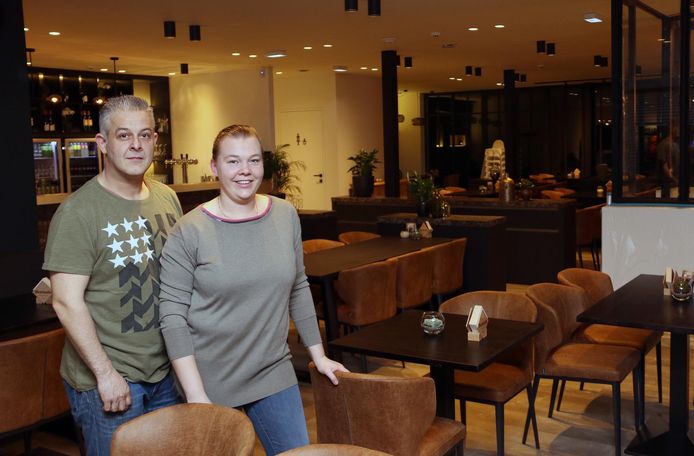 Nick en Sofie in hun compleet vernieuwde zaak.