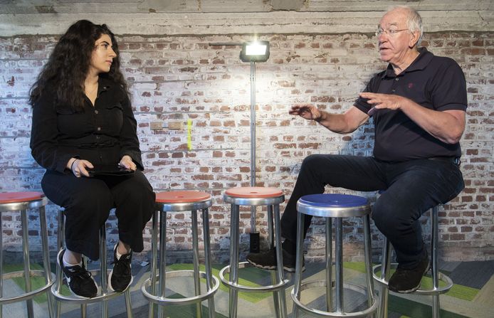 Onderzoekster Sefora Tunç praat met René Haantjes.