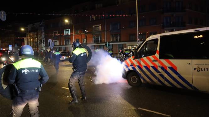 Tien personen opgepakt bij feest in Schilderswijk, politie bekogeld met zwaar vuurwerk en bakstenen
