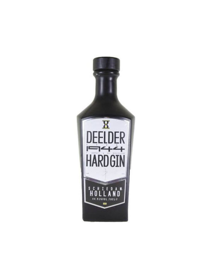 Deelder drinkt Hardgin, uit Schiedam. Daar maakt hij ook reclame voor. Hij noemde overigens eerder Hendrick’s als het beste merk.