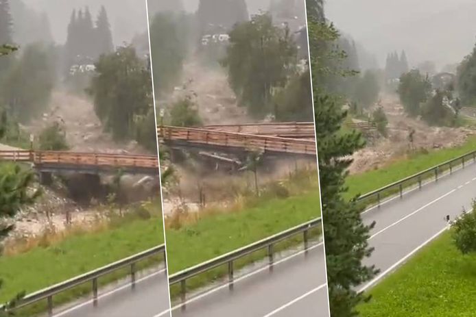 Een brug in de Noord-Italiaanse provincie Zuid-Tirol wordt weggeveegd.