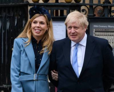 La fiancée de Boris Johnson, enceinte, présente des symptômes du coronavirus
