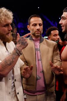 Geëmotioneerde Tommy Fury verslaat Jake Paul in beladen gevecht en houdt familienaam hoog