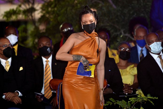 Rihanna reçoit l'honneur de "héros national" lors de la cérémonie d'inauguration présidentielle pour marquer la naissance d'une nouvelle république à la Barbade, Bridgetown, Barbade, 30 novembre 2021.