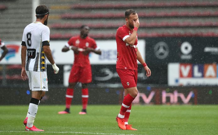 Birger Verstraete dreigt twee matchen geschorst te worden na zijn rode kaart tegen Charleroi.