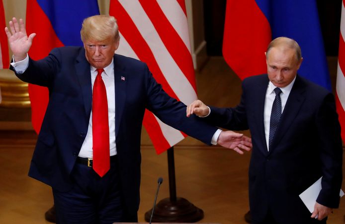 De Amerikaanse president Donald Trump en zijn Russische collega Vladimir Poetin staan de pers te woord na hun ontmoeting in Helsinki.