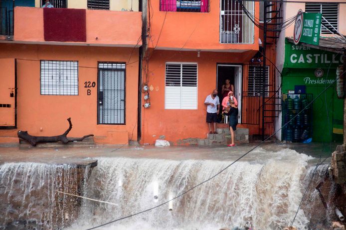 Het water loopt door de straten van Santo Domingo.