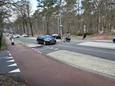 De kruising van snelfietsroute het MaasWaalpad met de Scheidingsweg in Nijmegen. Fietsers kunnen in twee etappes oversteken.