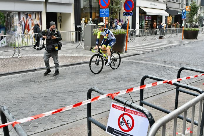 Dwars door Vlaanderen: start in Roeselare.