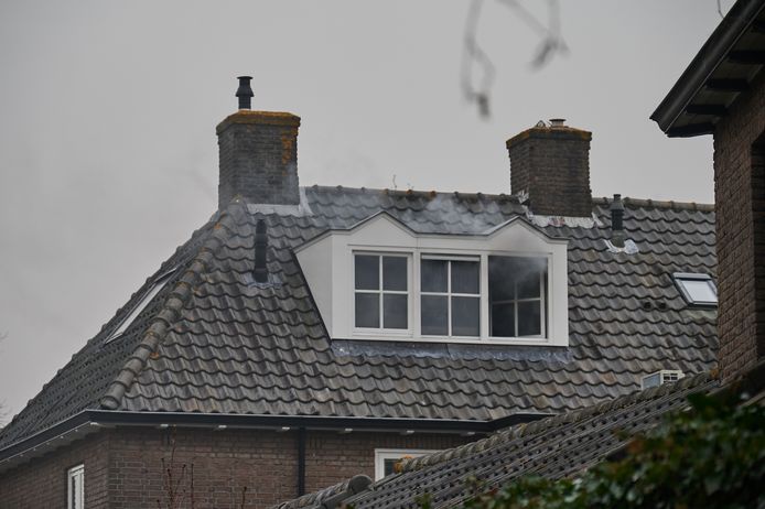 Aan de Burgemeester Serrarislaan in Breda heeft woensdagmiddag rond een 17.35 uur een brand gewoed in een woning