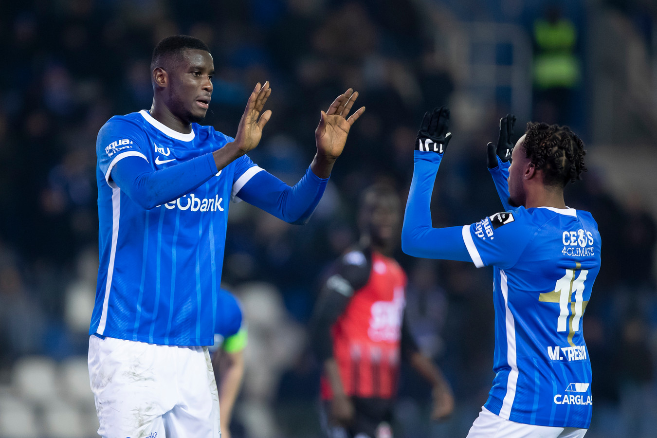 Paul Onuachu (links).