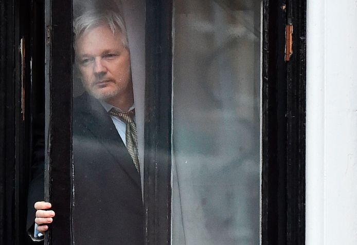 Julian Assange à l'ambassade d'Équateur, à Londres (2015)