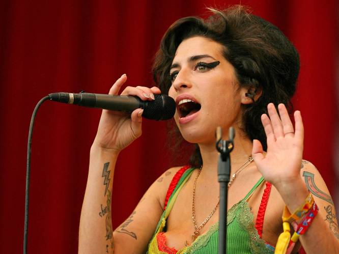 “Drie dagen voor haar dood was ze weer hervallen”: hoe een toxische relatie Amy Winehouse uiteindelijk het leven kostte 