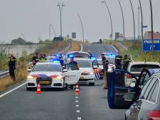 Ontvoerde vrouw (23) bij Son bevrijd uit auto na achtervolging door Brabant, politie lost twee schoten