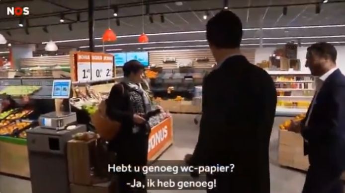 De Nederlandse premier bracht een geruststellende boodschap in een grote supermarkt in Den Haag.
