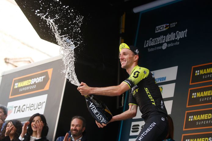 Adam Yates hier aan het feest in de Tirreno-Adriatico.