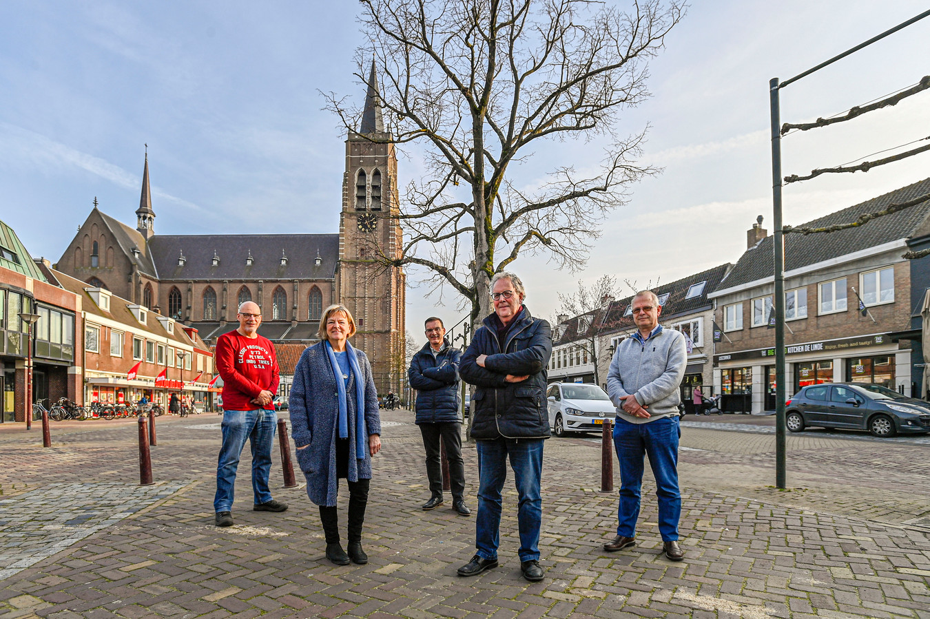 Samenstichting start petitie tot behoud historische lindeboom op Markt