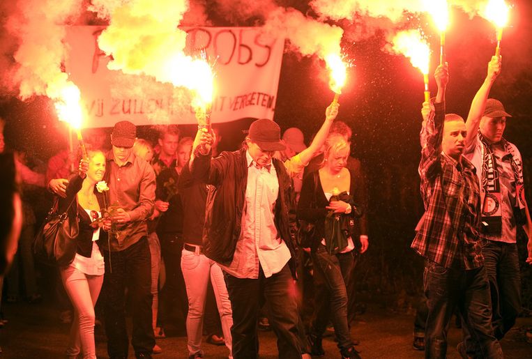 ouders van dode bij strandrellen stappen tegen politie het parool