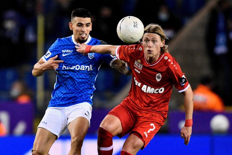 Daniel Muñoz (links) en Viktor Fischer. Beeld BELGA