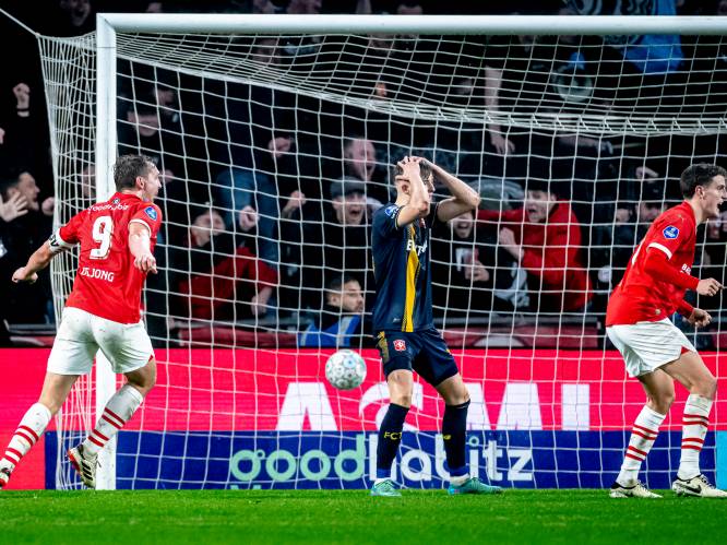 Ongeslagen koploper PSV in 97ste minuut toch voorbij FC Twente dankzij invaller Ricardo Pepi