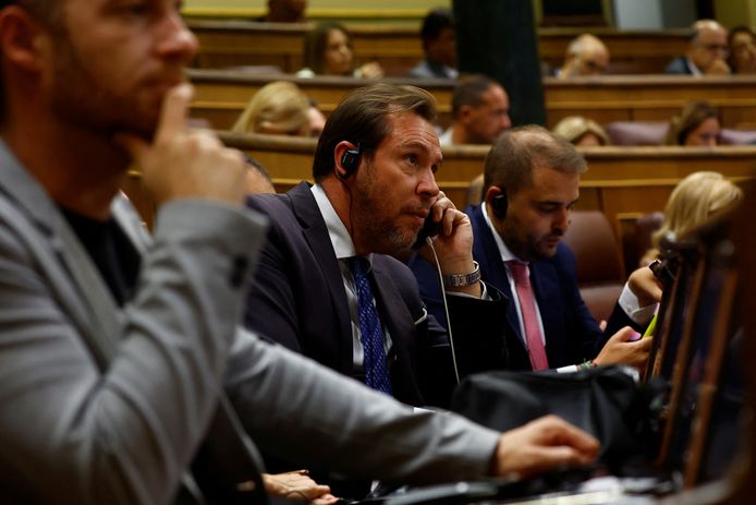 Spaanse parlementsleden horen simultaanvertalingen van interventies in het Catalaans, Baskisch of Galicisch.