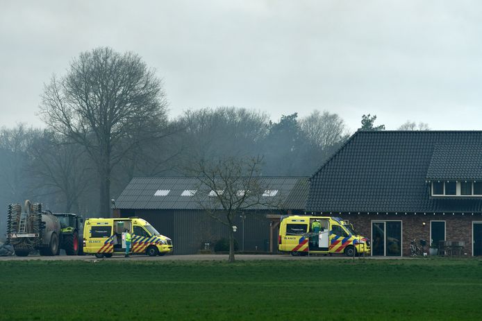 Twee personen werden overgebracht naar het ziekenhuis.