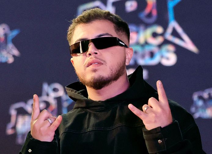 Hamza fait partie de la nouvelle génération de rappeurs belges francophones.